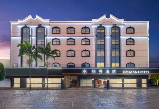 普洱铂曼酒店（高铁站店）外景图