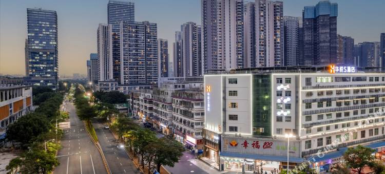 深圳华悦S酒店(大运中心龙城公园地铁站店)图片
