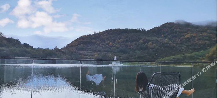 石棉浮云·海子温泉度假酒店图片