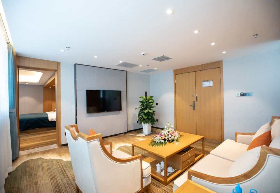 Kunming Green Lake View Hotel Hotel Overview