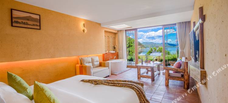 泸沽湖德央度假山庄图片