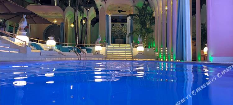 南客里里·The Hideaway·孔雀王庭花园度假酒店(星光夜市店)图片