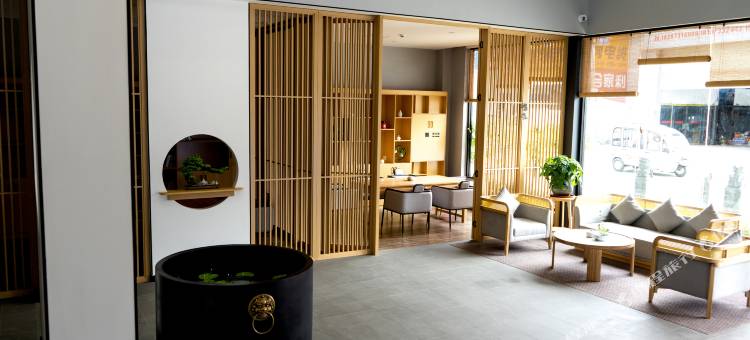 龚禧里·初见酒店(蒙自店)图片