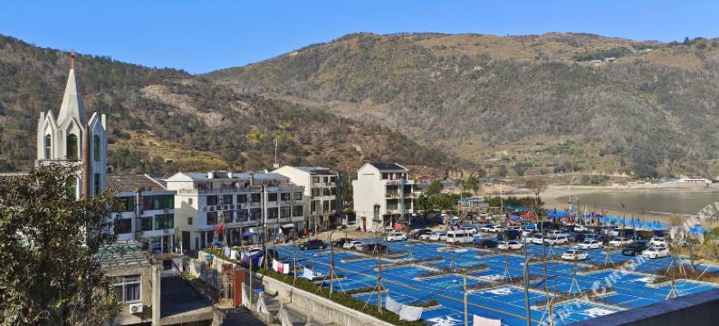 月亮湾溪边民宿图片