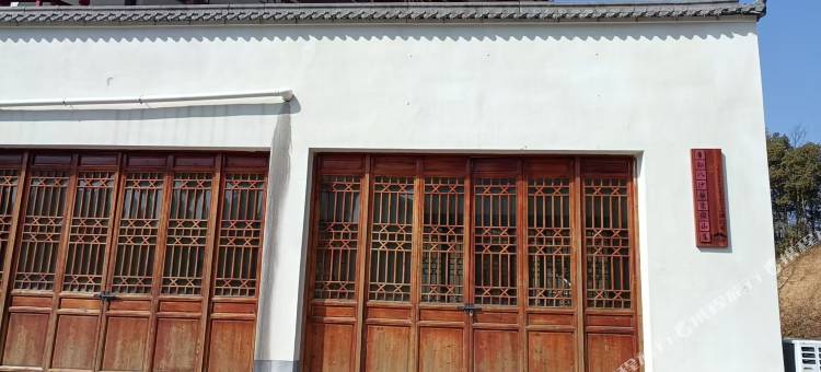 唐孙八沙白度假山庄图片