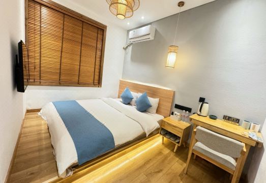 Yifangyan · Zen Luxury Homestay (Fenghuang Ancient Town Hongqiao) Hotel Overview