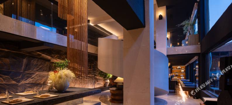 鸾喜·隐奢私汤全景民宿(西江千户苗寨观景台店)图片