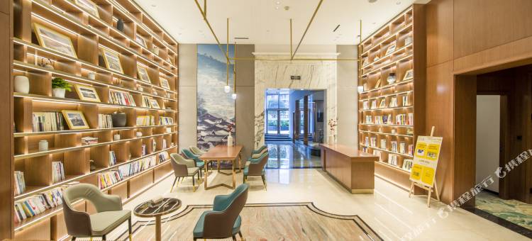 丽橙酒店·悦(贵阳大十字广场甲秀楼店)图片