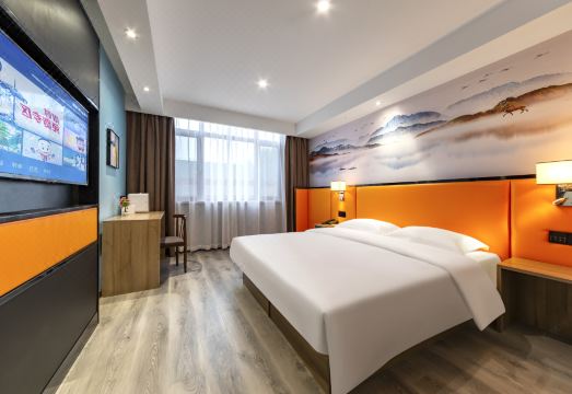 Four Seasons Hotel(Qingdao Jiaodong International Airport Store)Hotel Overview