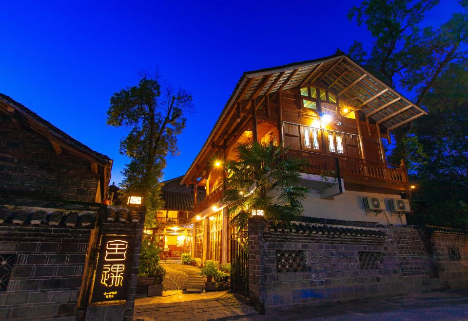  Hotel Overview