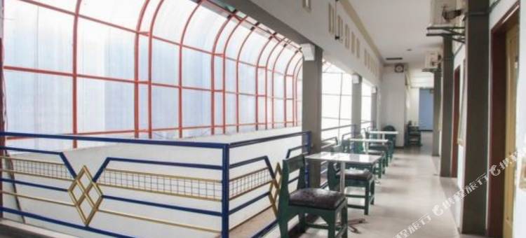 桑塔纳伊斯兰酒店(RedDoorz Syariah at Santana Stasiun Kepanjen)图片