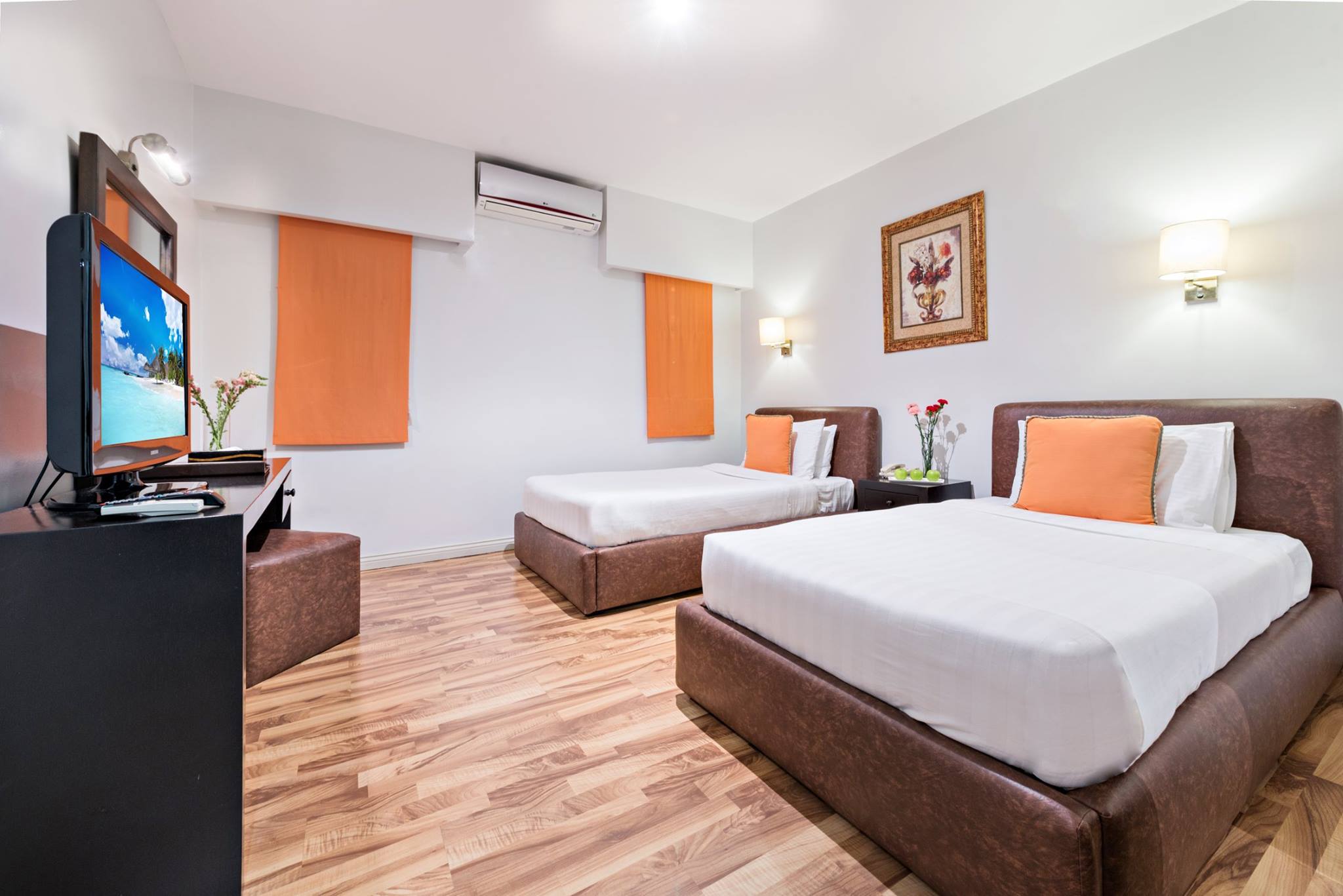 Court Meridian Hotel & Suites Over view