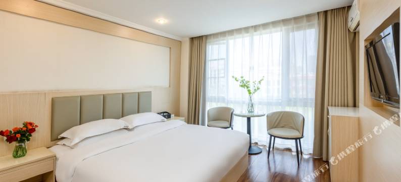 西堤岛酒店(昆明新螺蛳湾国际商贸城塔密地铁站店)图片