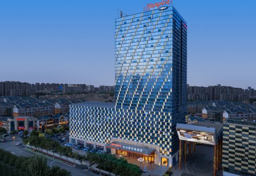 银川金凤希尔顿欢朋酒店外景图