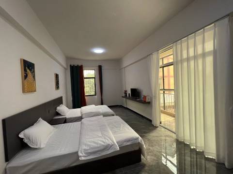 景洪艾宰泰客栈(嘎洒机场高铁店)