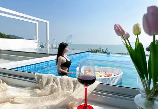 Deer  Panoramic View of Taihu Hot Spring Home Party Club over view