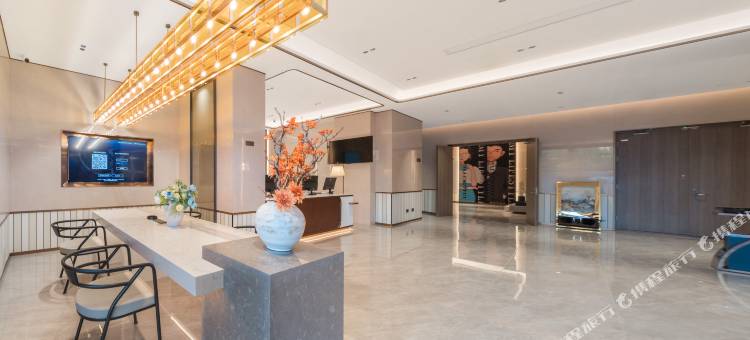 白玉兰酒店(乌苏火车站九莲泉公园店)图片