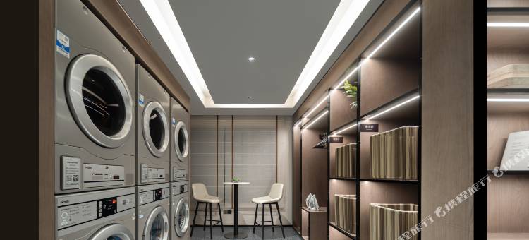 威海站韩乐坊不夜城亚朵酒店图片