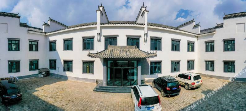 飞玥银晟酒店(乌兰布统草原景区店)图片