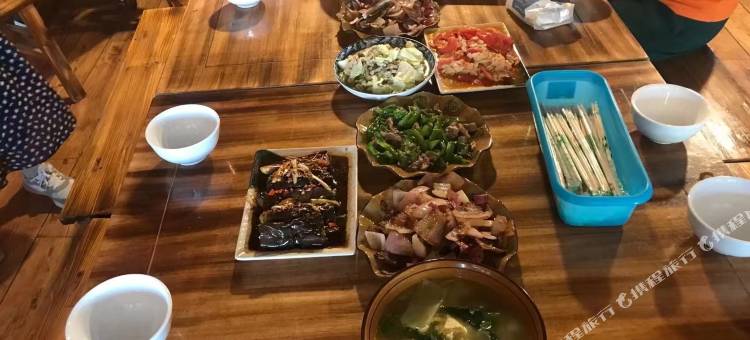秘境木屋藏式民宿图片