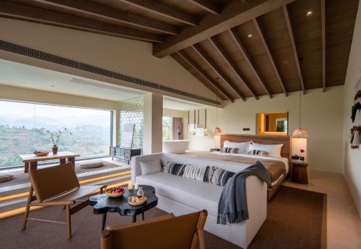 Erzhuo Valley, Furong Town · Dieyunjian Hotel Overview