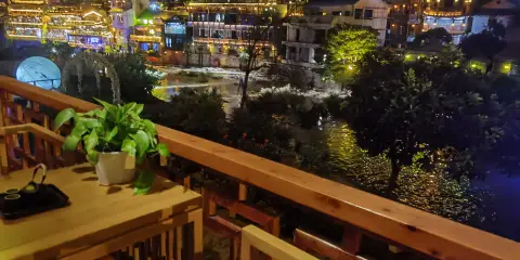 聞溪攬月精品民宿(芙蓉鎮大瀑布店)