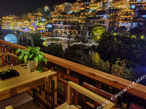 闻溪揽月精品民宿(芙蓉镇大瀑布店)