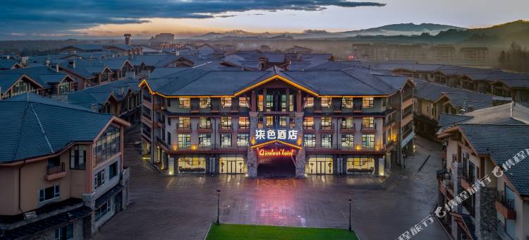 柒色酒店(长白山西景区旅游服务集散中心店)图片