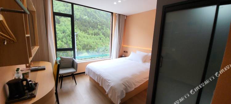 红城·蔚蓝酒店(四姑娘山景区店)图片