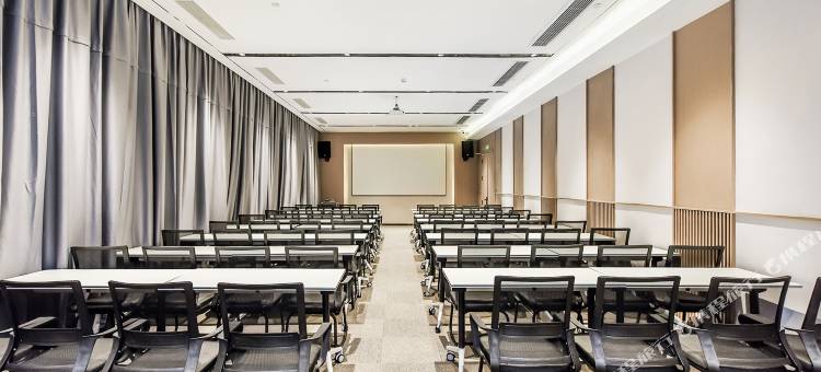 贵阳喷水池延安西路地铁站亚朵酒店图片