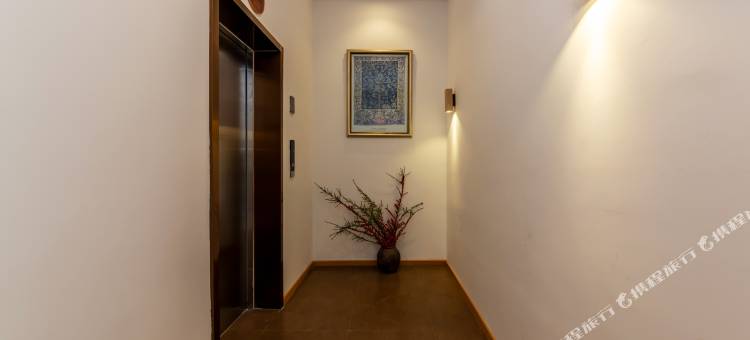 波密枕江山水绘图片