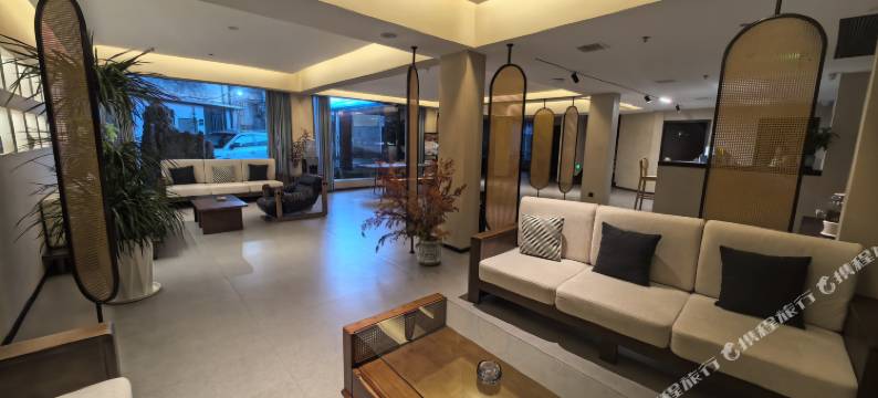 凤凰此间山月庭院民宿图片