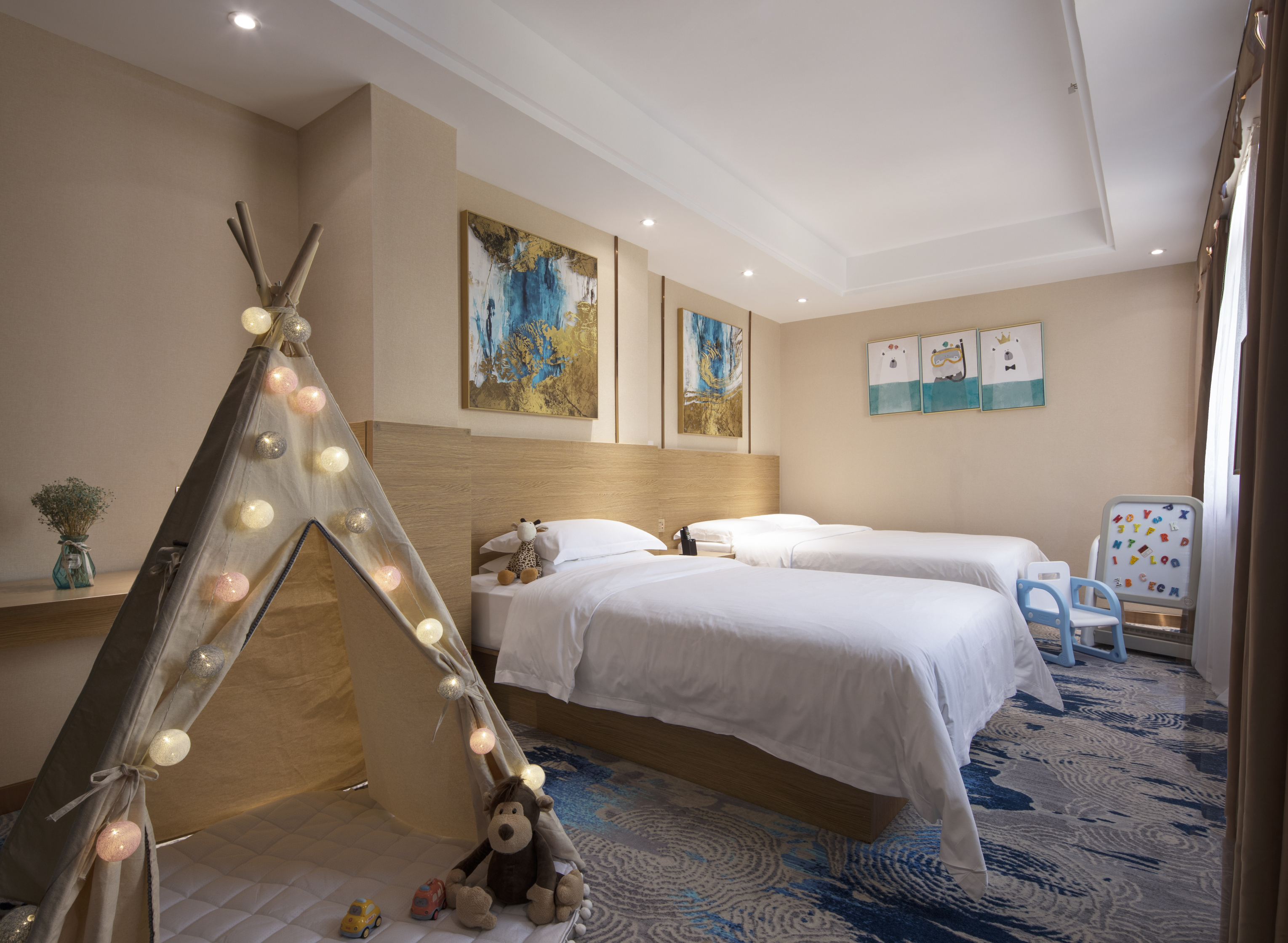 T-Social Hotel (Yuexiu International Conference Center Guangzhou Railway Station Subway Station) Over view