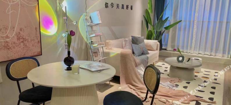 GS高空设计师自助酒店(成都人民北路店)图片