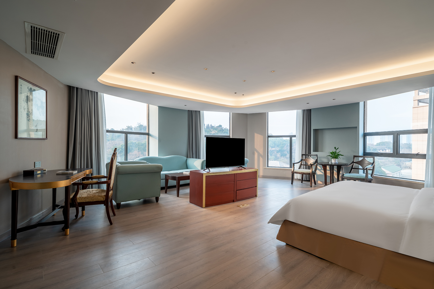 Luxury Blue Horizon Hotel (Wuxi Huishan Wanda Plaza) Over view