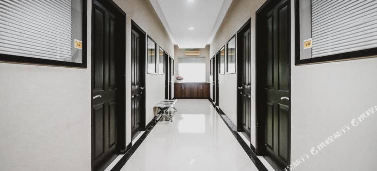 红多兹酒店-近雅加达橘园(RedDoorz Near Kebon Jeruk Jakarta)图片