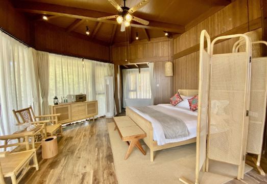 Beidi Mountain Mid-level Wild Luxury HotelHotel Overview