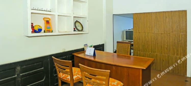 OYO 92262 宿布布尔背包客家庭旅馆(Backpacker Homestay Jatisampurna Redpartner)图片