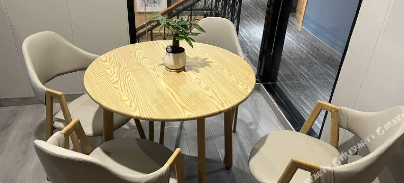 如家派柏·云酒店(上海罗秀路莲花路地铁站店)图片