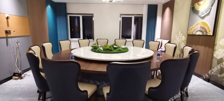 湖畔花园大酒店(中卫区鼓楼东街店)图片