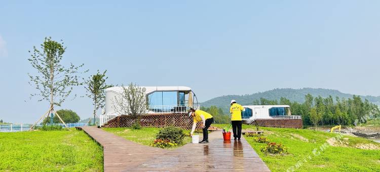 印象池西太空舱露营地(长白山旅游集散服务中心店)图片