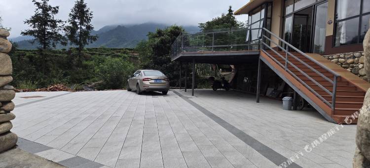 莽山源著·大峡谷畔山居图片