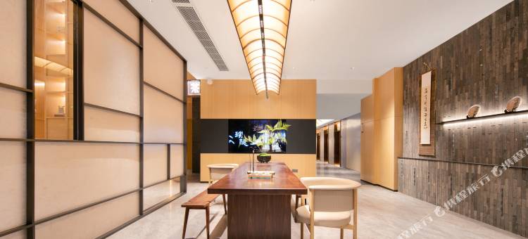 建国璞隐酒店(武汉光谷科技会展中心大悦城店)图片