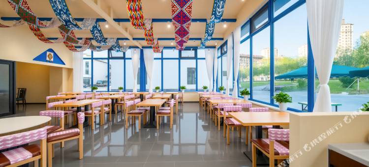 丽呈别院酒店(阿勒泰天鹅湖公园店)图片