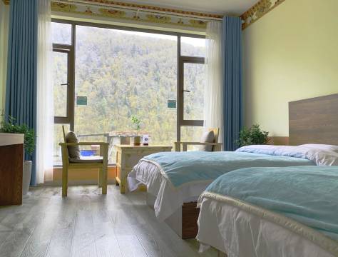 四姑娘山彩云间老山客旅行民宿