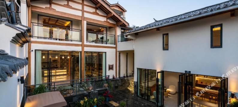 腾冲云遐全景温泉客栈图片