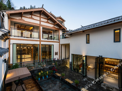 腾冲云遐全景温泉客栈