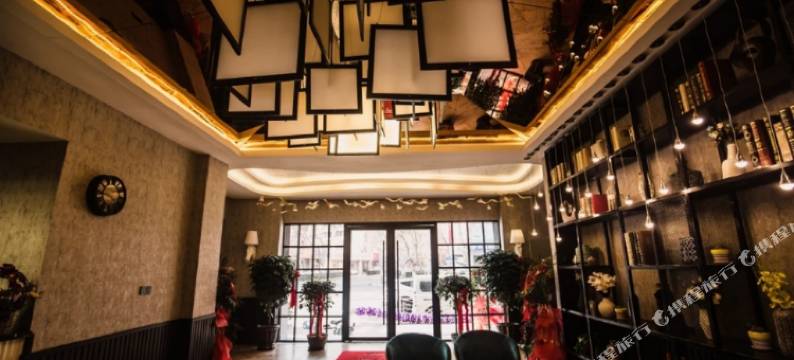 爱客100主题酒店(李村地铁站万达广场店)图片