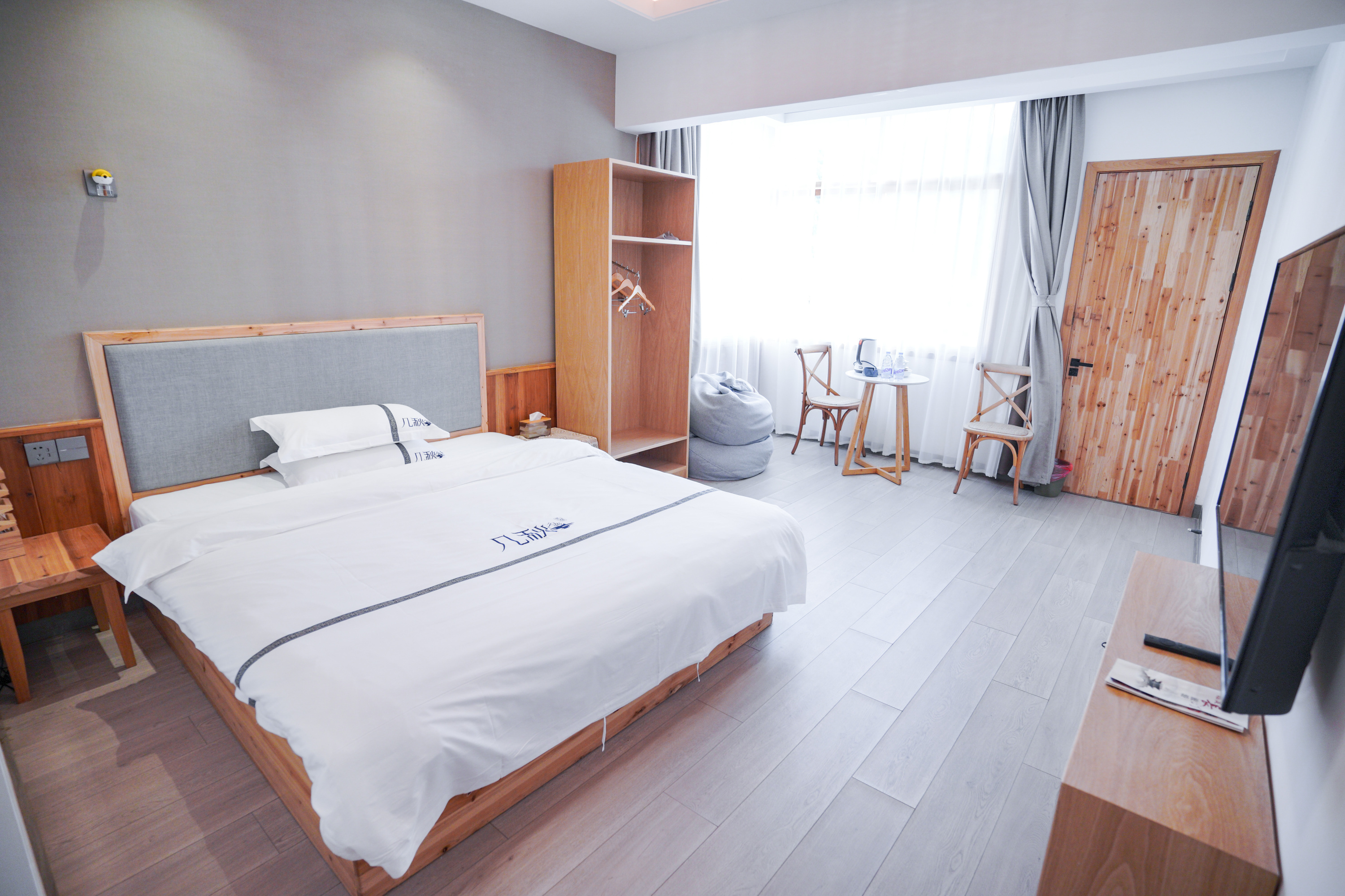 autumn inn Over view