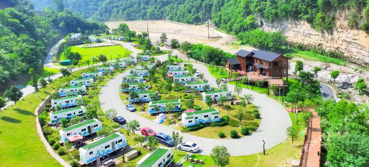 兴山朝天吼房车露营基地图片